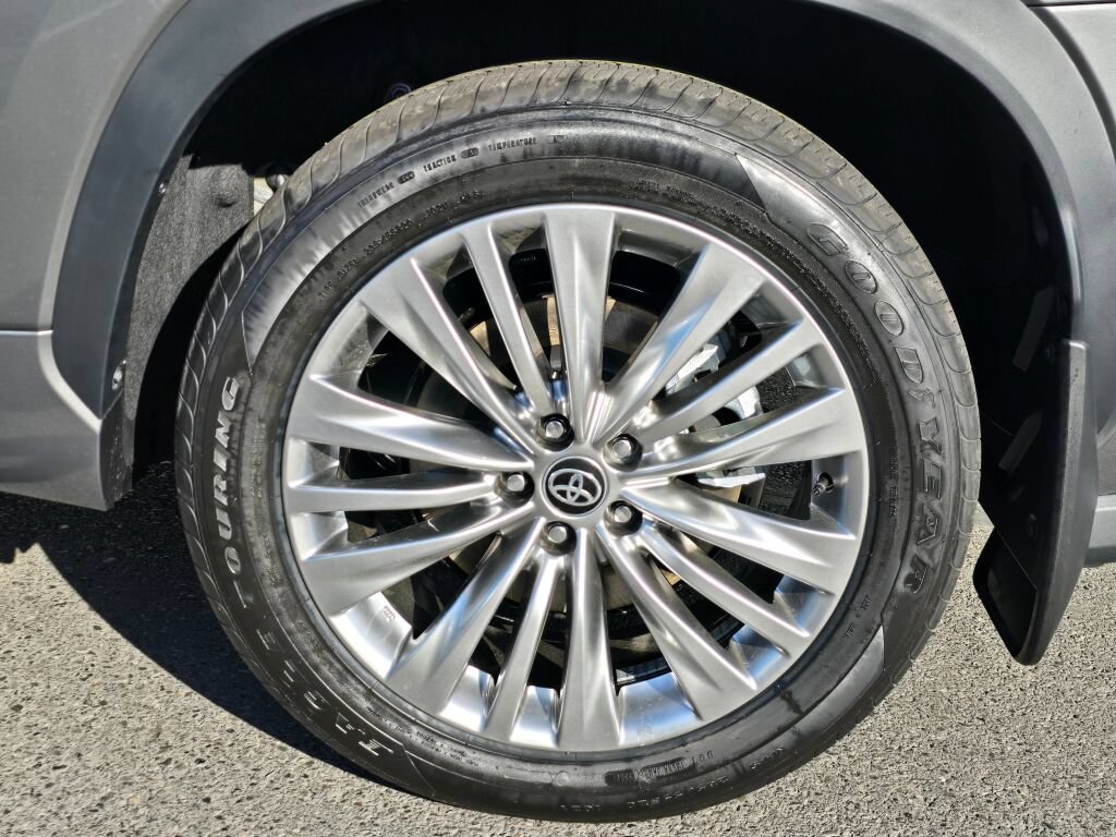 New 2026 Toyota Highlander Platinum AWD/4WD image 9