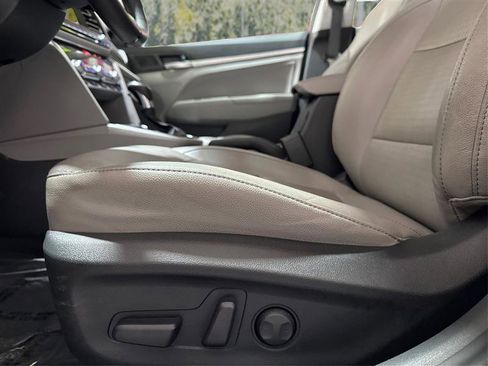 Used 2020 Hyundai Elantra Limited image 17