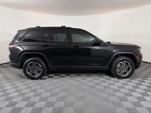 Used 2023 Jeep Grand Cherokee Trailhawk w/ Advanced Protech Group II AWD/4WD image 2