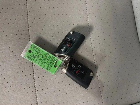 Used 2018 Volkswagen Tiguan SE w/ 3rd Row Seat Package AWD/4WD image 23