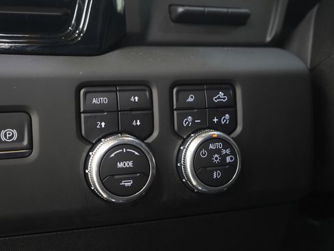 Used 2025 GMC Sierra 2500 AT4 w/ AT4 Premium Plus Package image 27