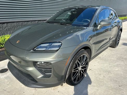 Used 2025 Porsche Macan 4 Electric image 7