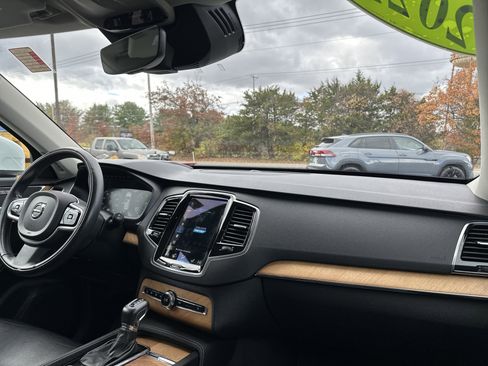 Used 2022 Volvo XC90 T6 Momentum w/ Advanced Package image 16