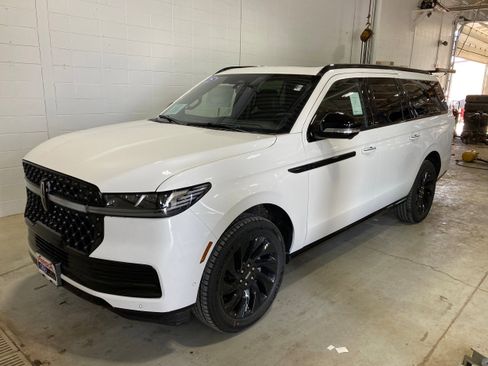 Used 2025 Lincoln Navigator L Reserve w/ Jet Appearance Package image 1