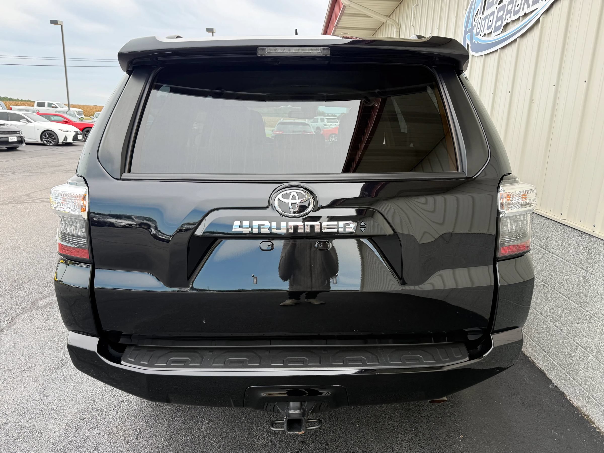 Used 2023 Toyota 4Runner SR5 AWD/4WD image 5