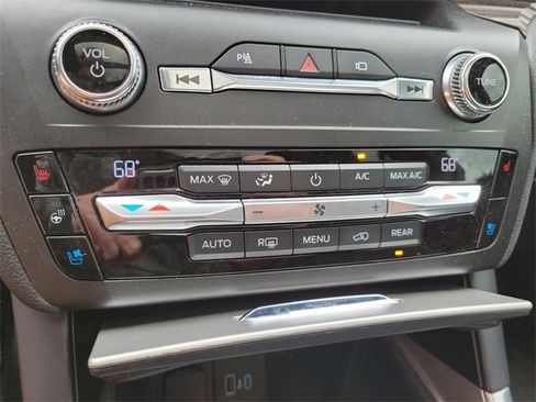 Used 2020 Ford Explorer Limited image 24