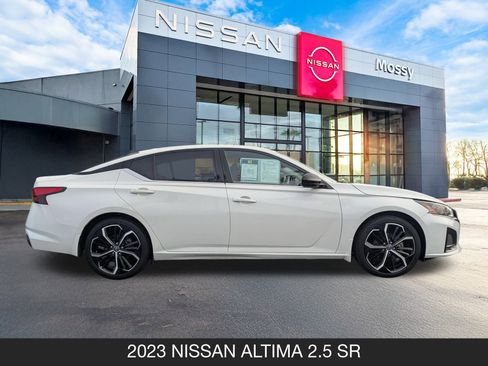 Used 2023 Nissan Altima 2.5 SR w/ SR Premium Package image 6