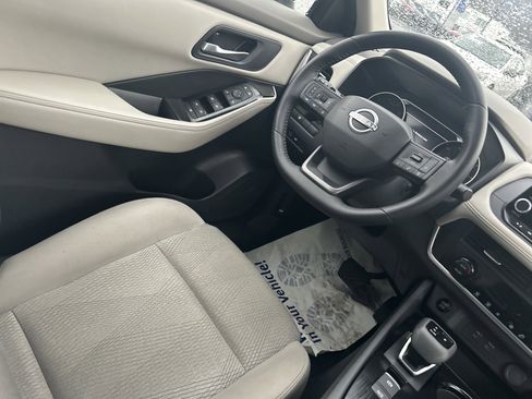 Used 2025 Nissan Rogue SV image 20