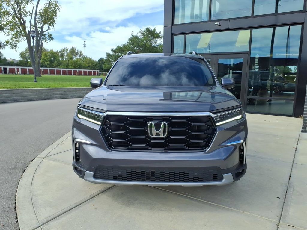 Used 2024 Honda Pilot Touring image 2