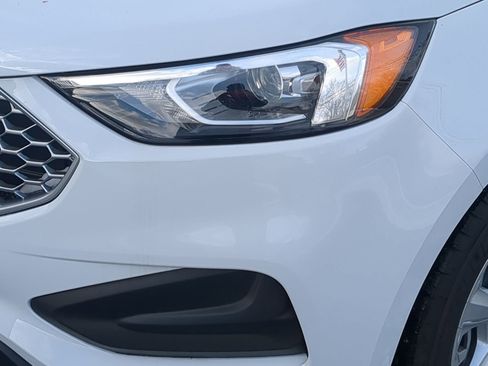 Used 2024 Ford Edge SE image 13