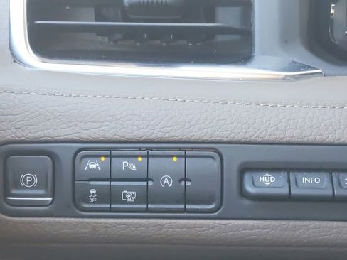 Used 2023 GMC Yukon XL Denali image 27