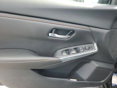 New 2025 Nissan Sentra SR w/ Midnight Edition image 18