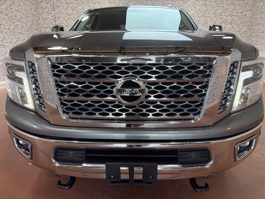 Used 2019 Nissan Titan SL w/ Chrome Package AWD/4WD image 2