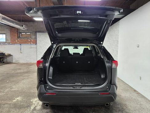 Used 2021 Toyota RAV4 LE AWD/4WD image 42