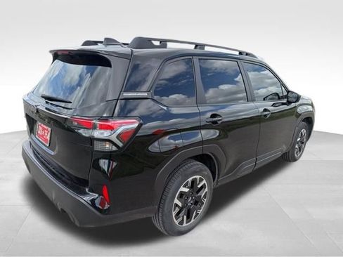 Used 2025 Subaru Forester Premium image 3