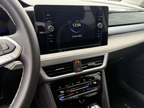 New 2026 Volkswagen Taos SE FWD image 18