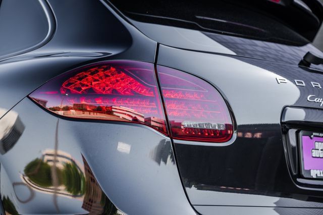 Used 2014 Porsche Cayenne GTS AWD/4WD image 38