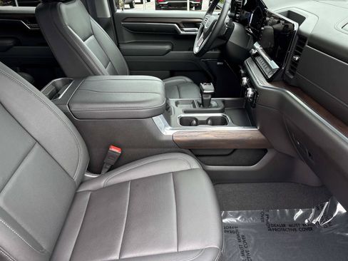 Used 2024 GMC Sierra 1500 SLT w/ SLT Premium Plus Package AWD/4WD image 34