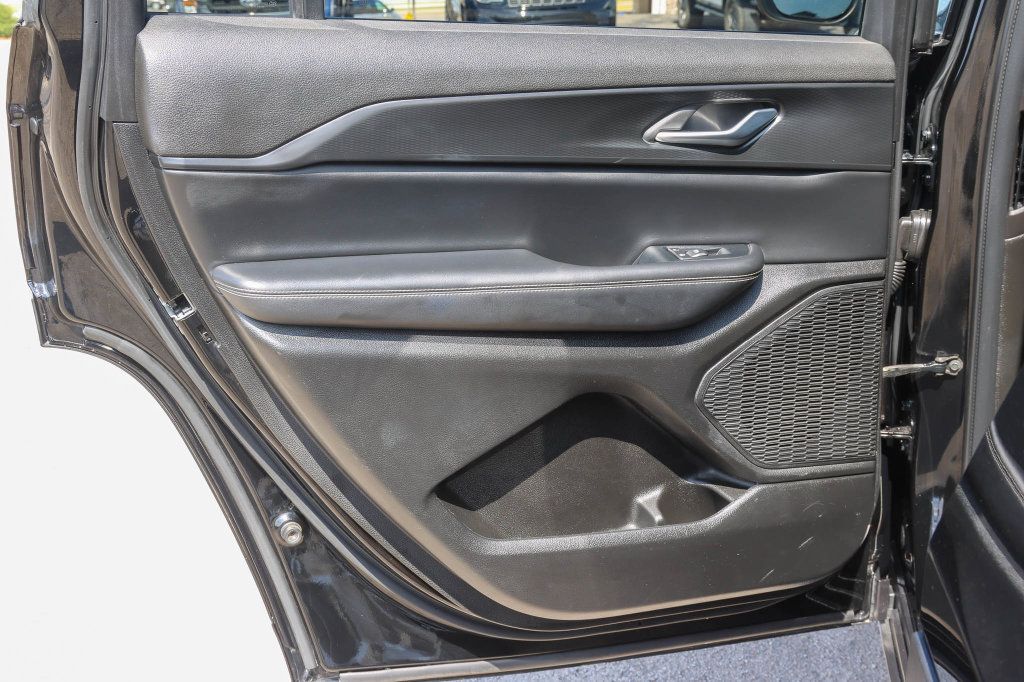 Used 2023 Jeep Grand Cherokee L Laredo AWD/4WD image 11