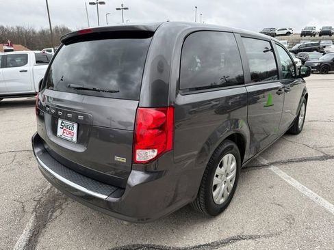 Used 2019 Dodge Grand Caravan SE w/ UConnect Hands-Free Group image 5