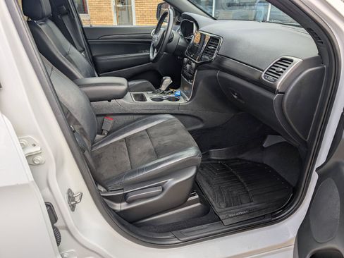Used 2021 Jeep Grand Cherokee Laredo X AWD/4WD image 19