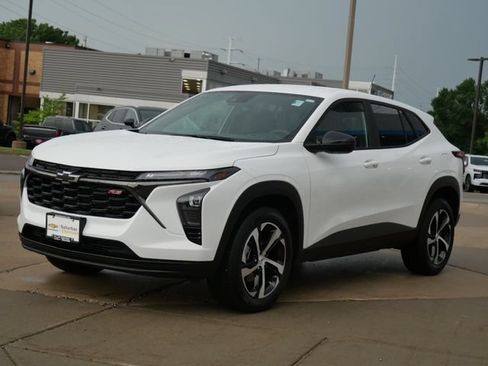Used 2024 Chevrolet Trax RS FWD image 3