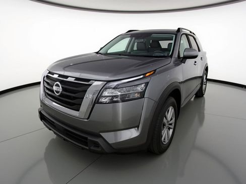 Used 2025 Nissan Pathfinder SV AWD/4WD image 3