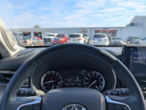 Used 2020 Toyota Highlander Limited image 31