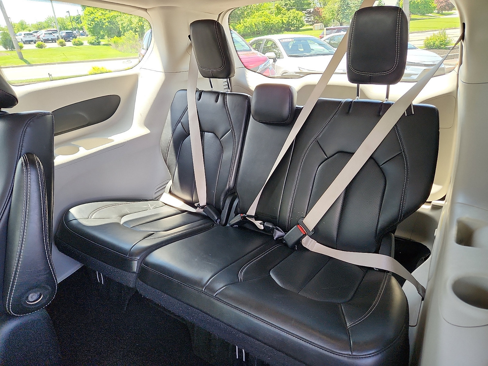 Used 2024 Chrysler Pacifica Limited FWD image 10