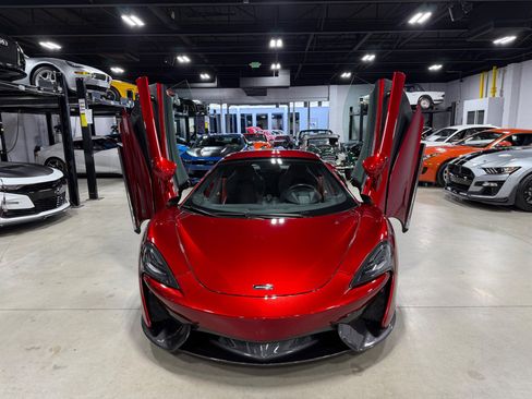 Used 2018 McLaren 570S Spider image 21