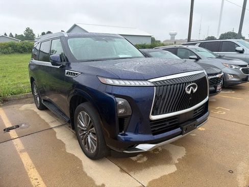 Used 2025 INFINITI QX80 Luxe AWD/4WD image 2
