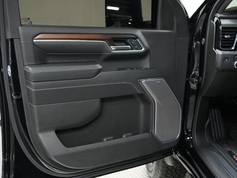 Used 2025 GMC Sierra 2500 Denali w/ Denali Reserve Package image 23