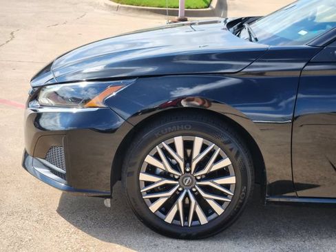 Used 2025 Nissan Altima 2.5 SV FWD image 8