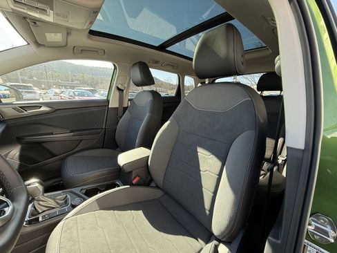 New 2026 Volkswagen Taos SE AWD/4WD image 12