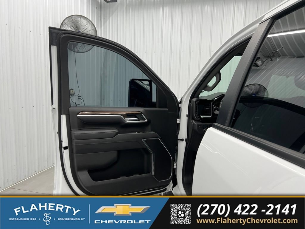 Used 2025 Chevrolet Silverado 2500 LT w/ Convenience Package AWD/4WD image 8