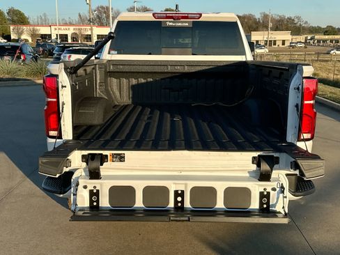 Used 2025 Chevrolet Silverado 2500 High Country w/ Technology Package image 24