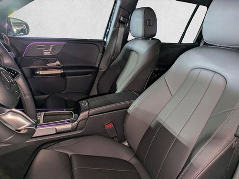 Used 2025 Mercedes-Benz GLB 250 4MATIC image 20