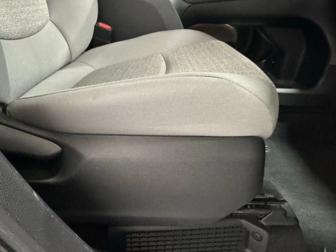 Used 2025 Toyota Sienna LE FWD image 62