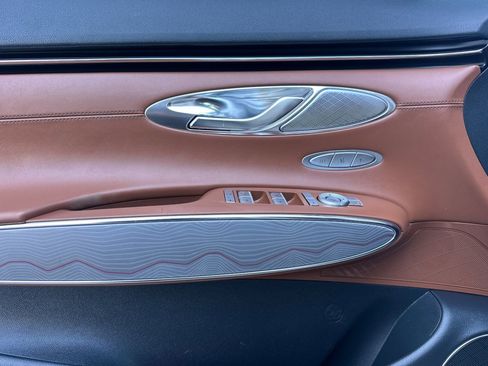 Used 2023 Genesis GV70 2.5T w/ Advanced Package image 12