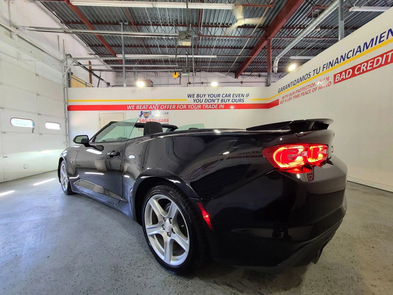 Used 2020 Chevrolet Camaro LT RWD image 16