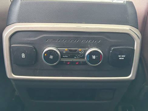 Used 2024 Ford Expedition Limited RWD image 26