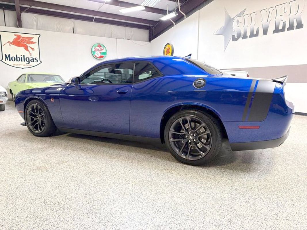 Used 2022 Dodge Challenger R/T Scat Pack w/ Scat Pack Stripe RWD image 4