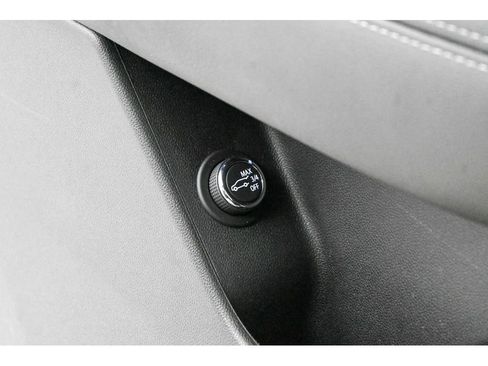 Used 2025 Cadillac XT6 Luxury image 35