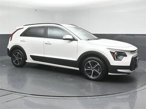 Used 2024 Kia Niro EX image 5