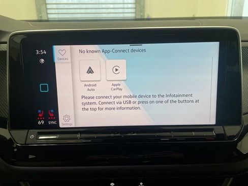 Certified 2025 Volkswagen Atlas Cross Sport SEL R-Line image 17