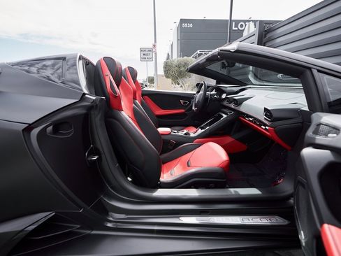 Used 2021 Lamborghini Huracan EVO image 28