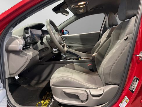 Used 2023 Hyundai Elantra SEL w/ Convenience Package FWD image 17