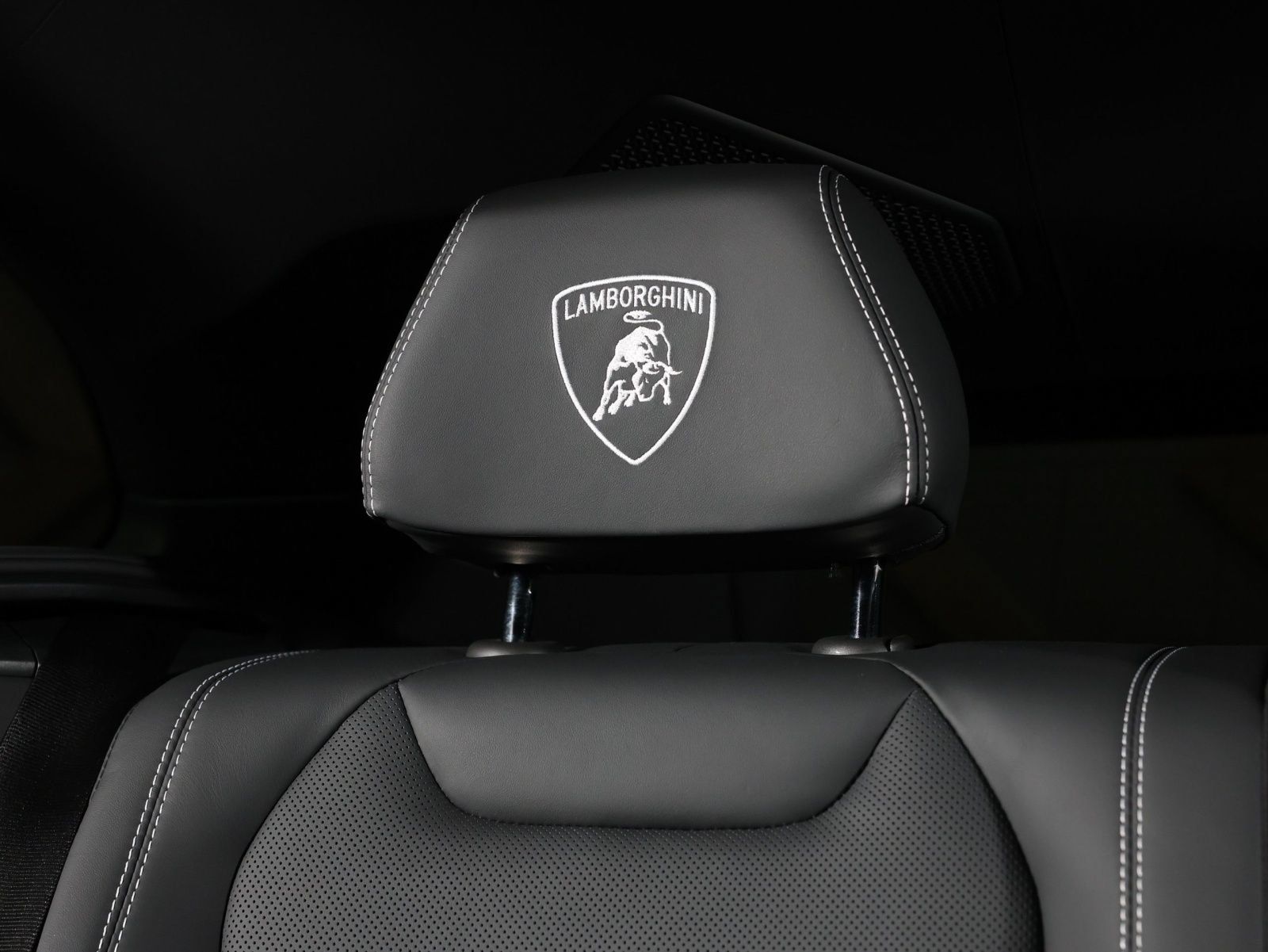 Used 2023 Lamborghini Urus Performante AWD/4WD image 22