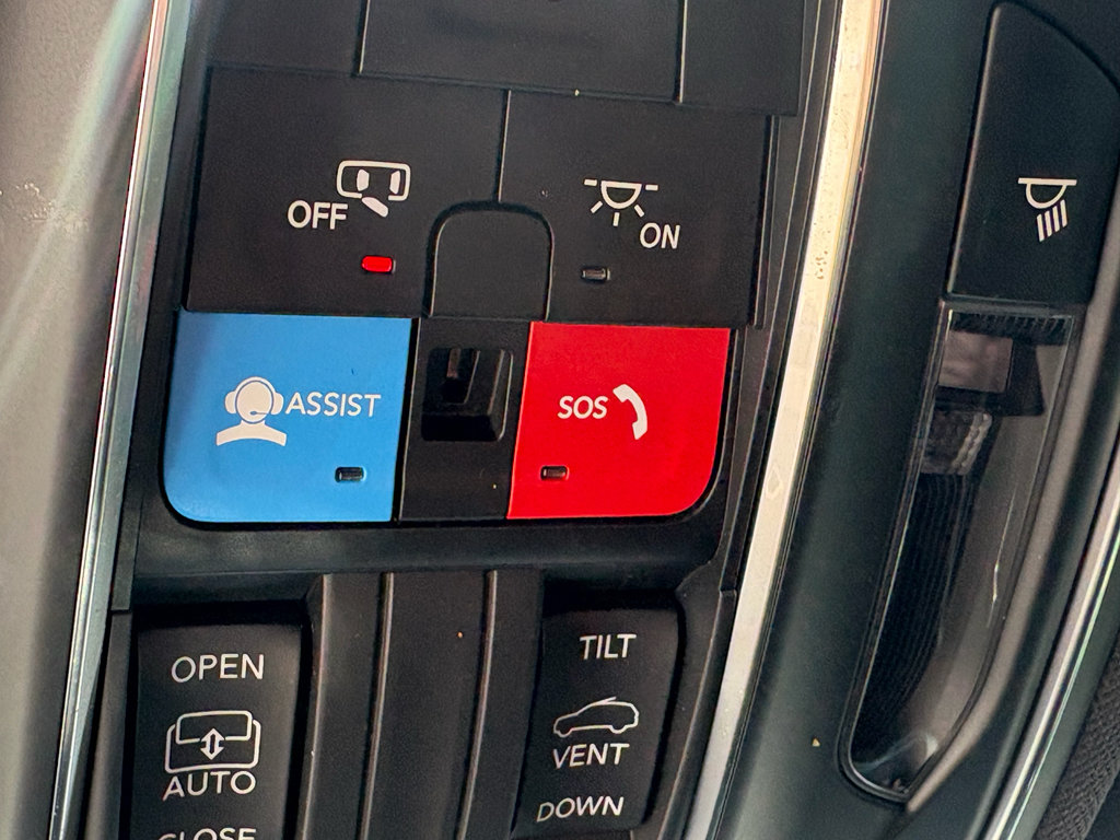 Used 2025 Jeep Grand Cherokee Altitude RWD image 25