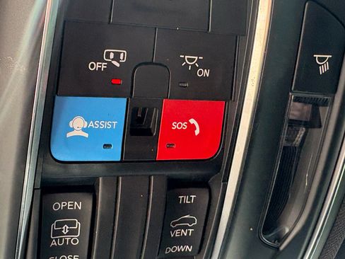 Used 2025 Jeep Grand Cherokee Altitude RWD image 25